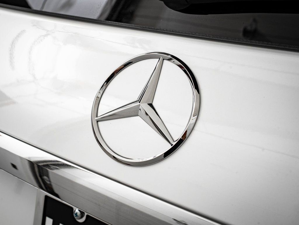 New 2026 MANUFAKTUR Moonlight White Metallic Mercedes-Benz GLS 450 image 9