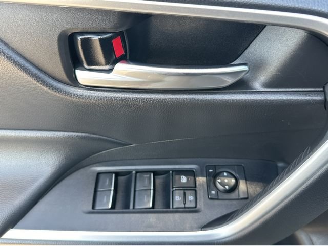Used 2022 Silver Toyota XLE image 11