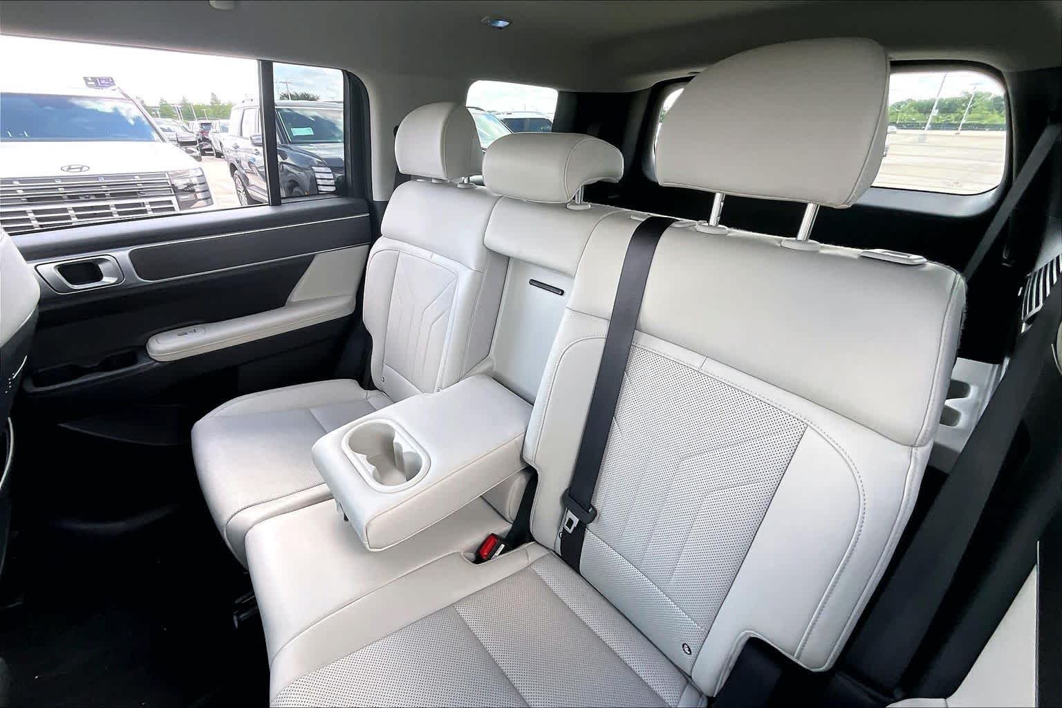 Used 2024 Rockwood Green Hyundai SEL image 19