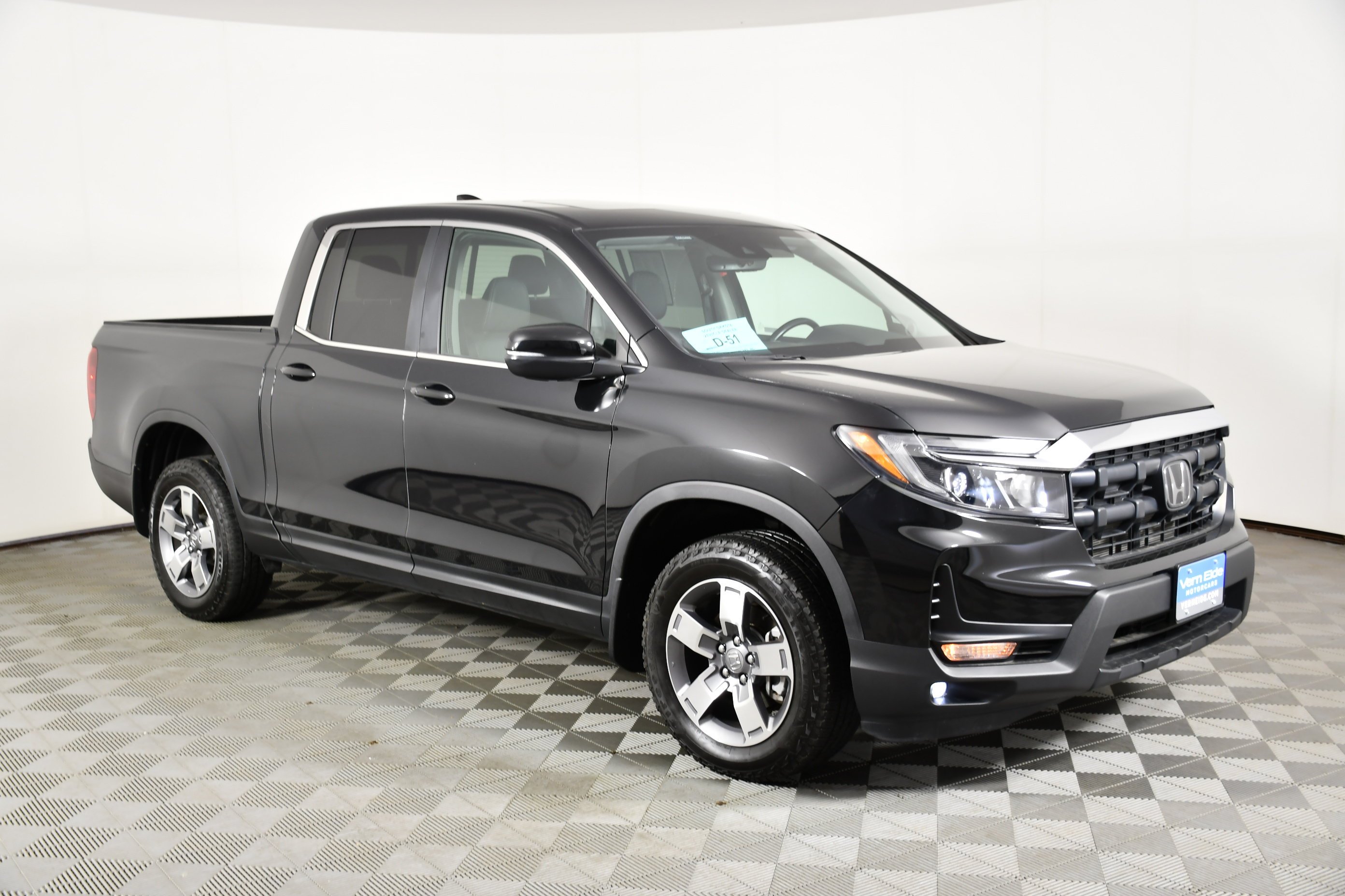 Certified Used 2024 Crystal Black Pearl Honda RTL image 4