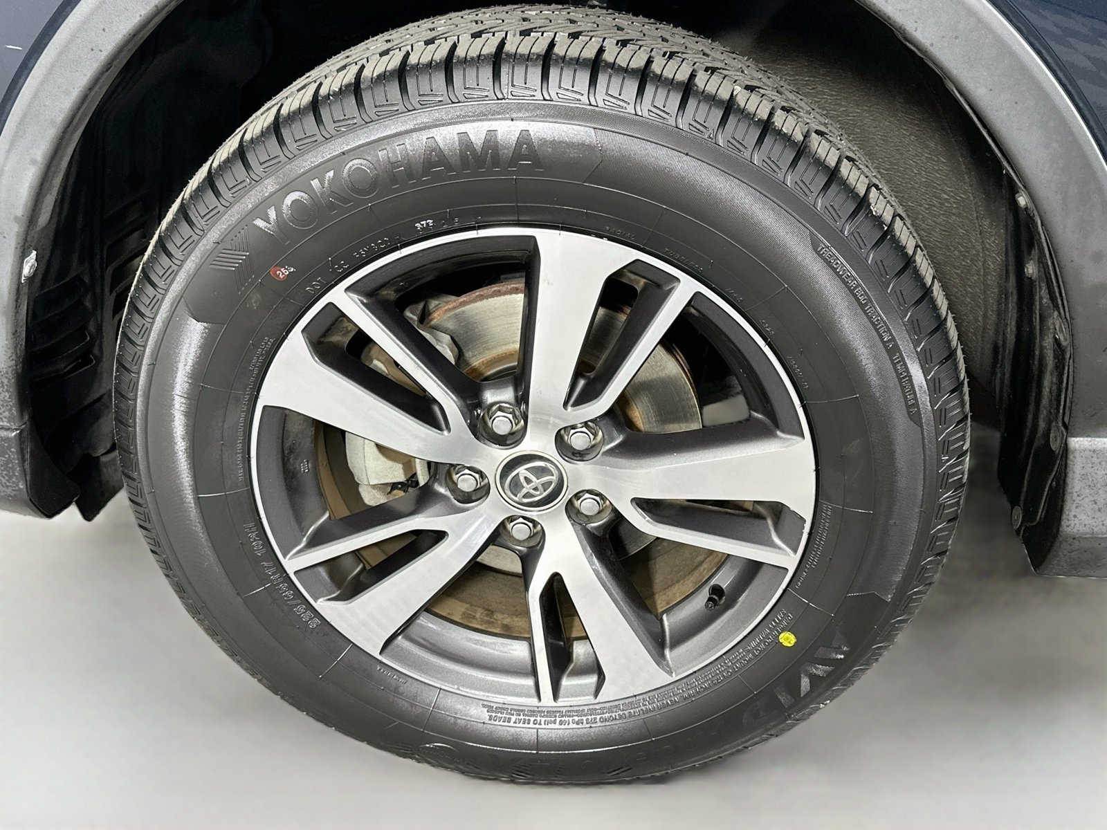 Used 2018 Galactic Aqua Mica Toyota XLE image 29