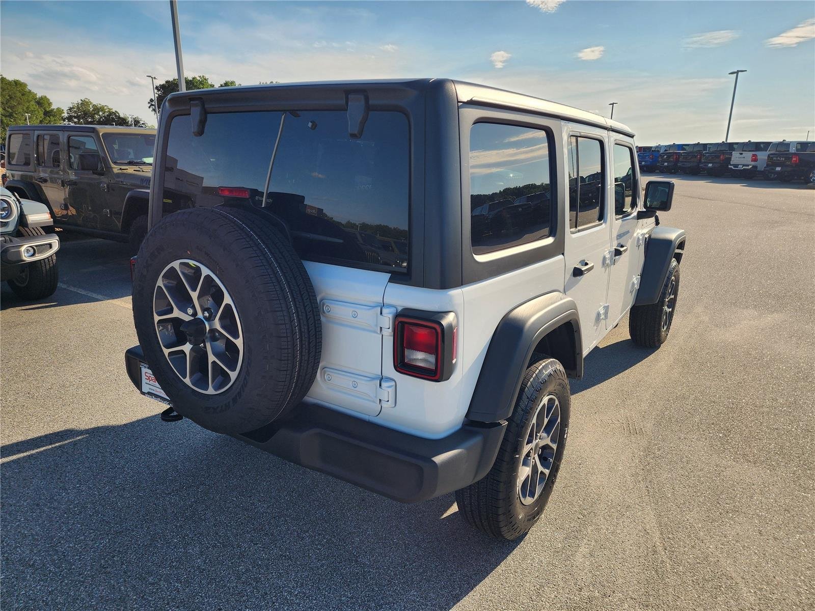 New 2026 Bright White Clear-Coat Exterior Paint Jeep Sport S image 6