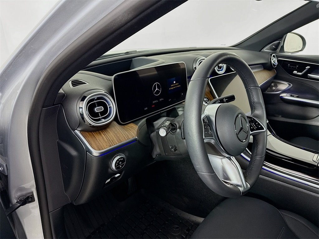 2025 Mercedes Benz C 300 4MATIC photo 4