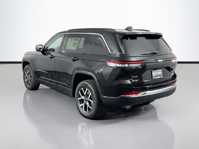 New 2027 High-Gloss Black Paint Jeep Laredo X image 5