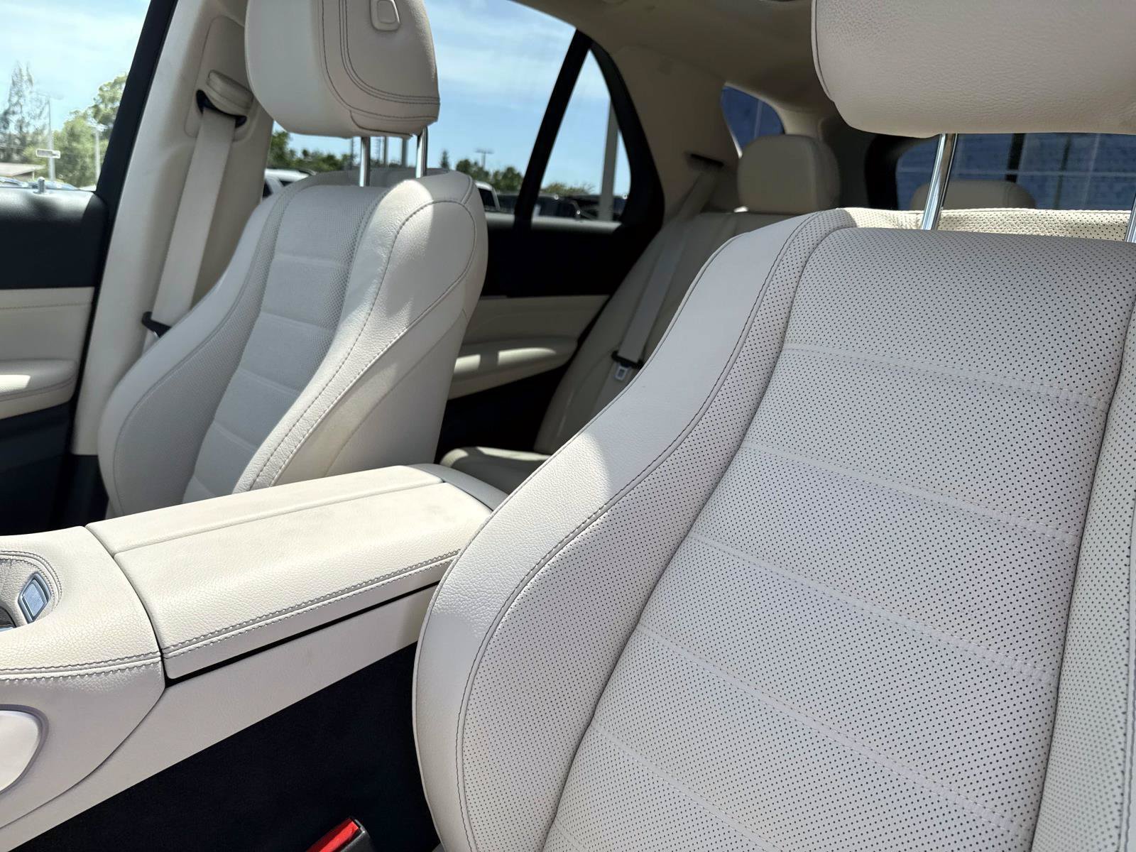 Used 2026 Moonlight White Mercedes-Benz 350 image 23