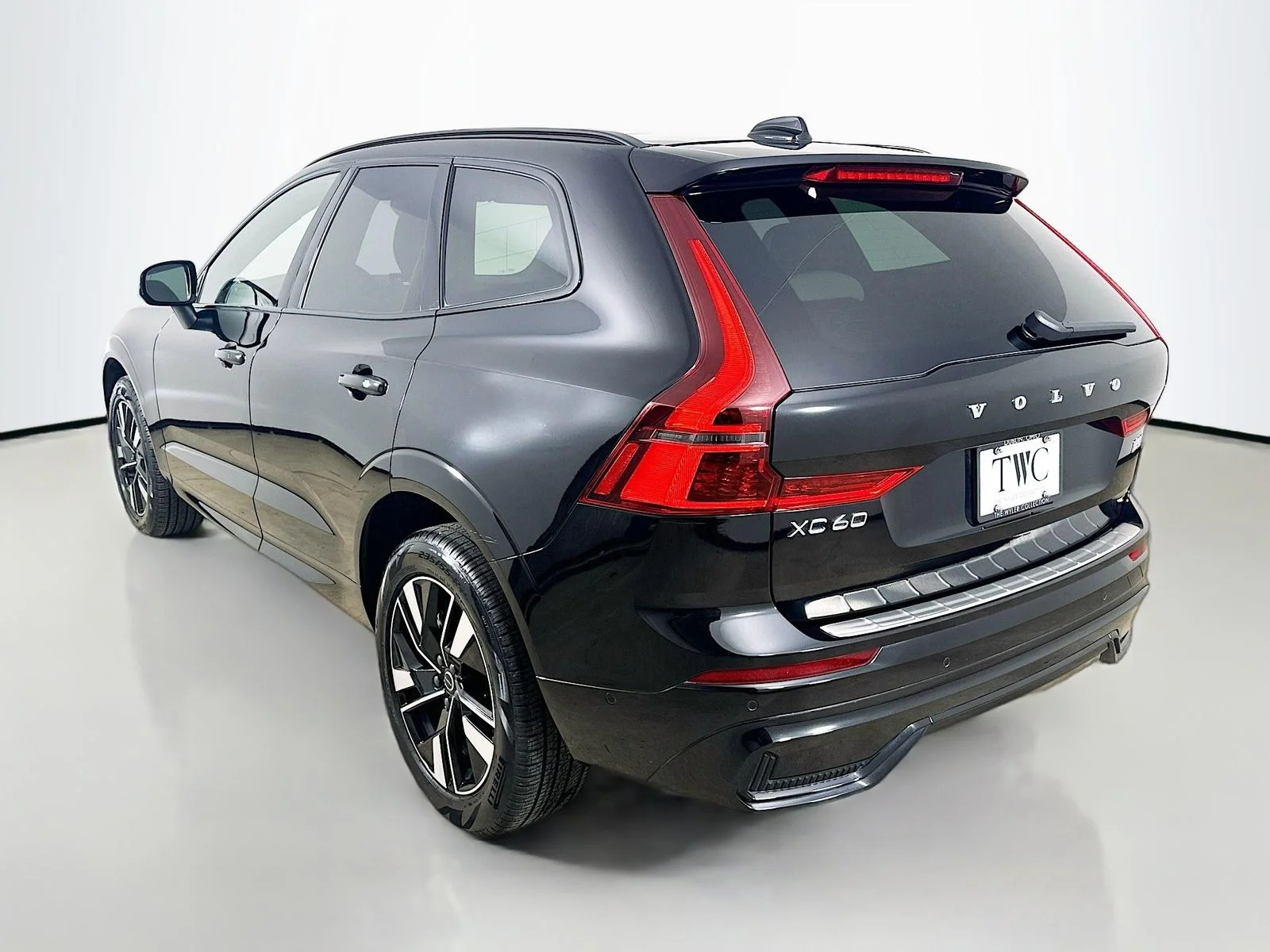 2026 Volvo XC60 Plus - Photo 7