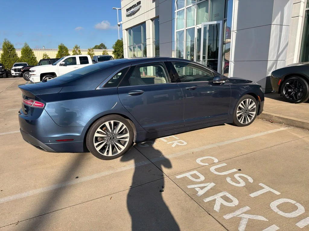 Used 2019 Blue Lincoln Reserve image 19
