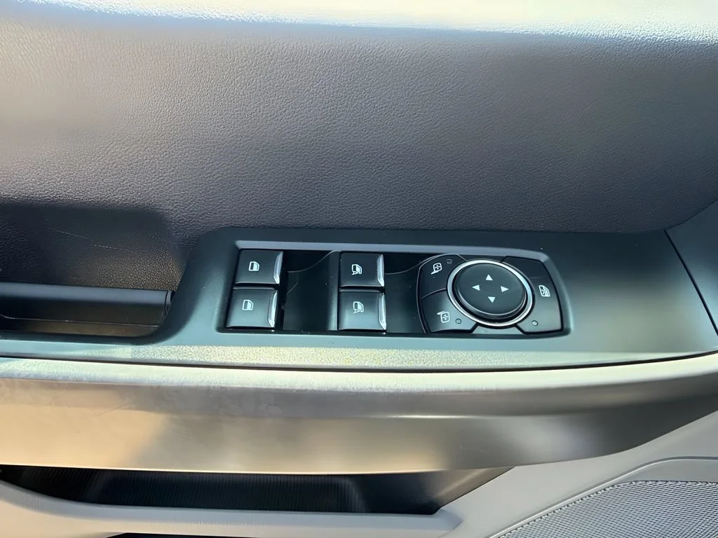 Used 2025 White Ford XL image 27