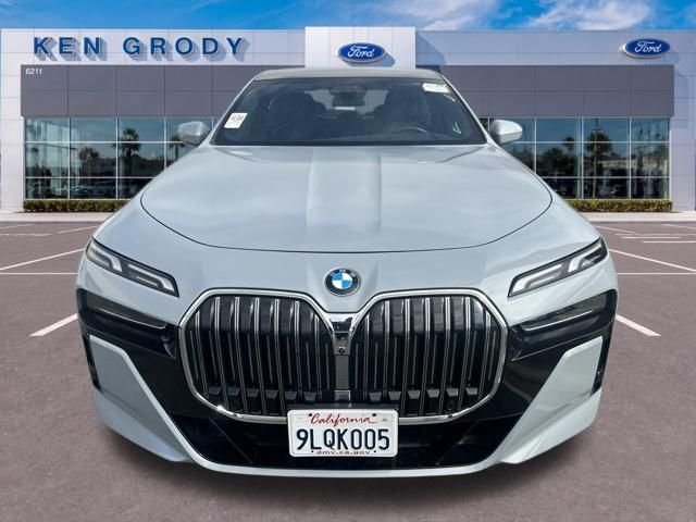 Used 2024 Gray BMW 760i xDrive image 3