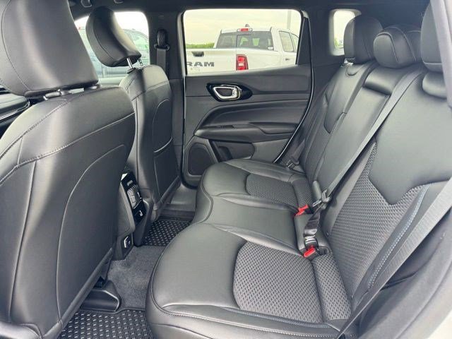New 2026 Bright White Clear-Coat Exterior Paint Jeep Latitude image 29