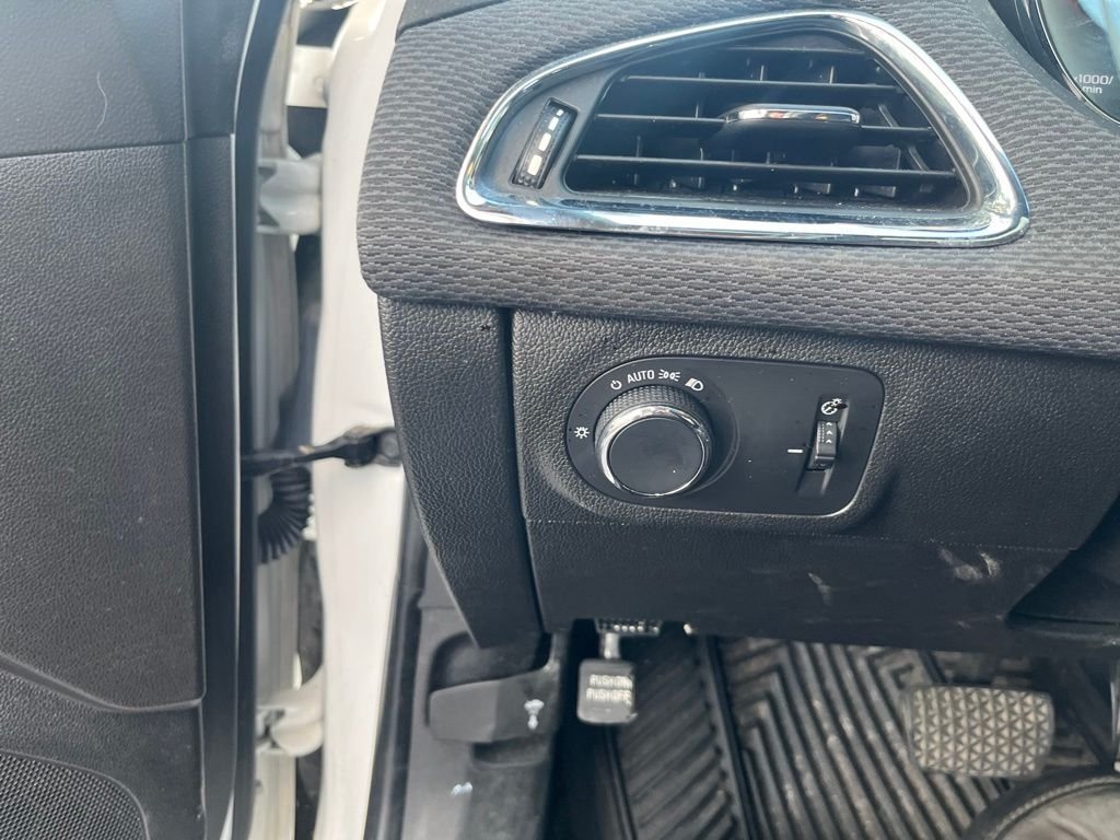 Used 2019 Summit White Chevrolet LS image 13