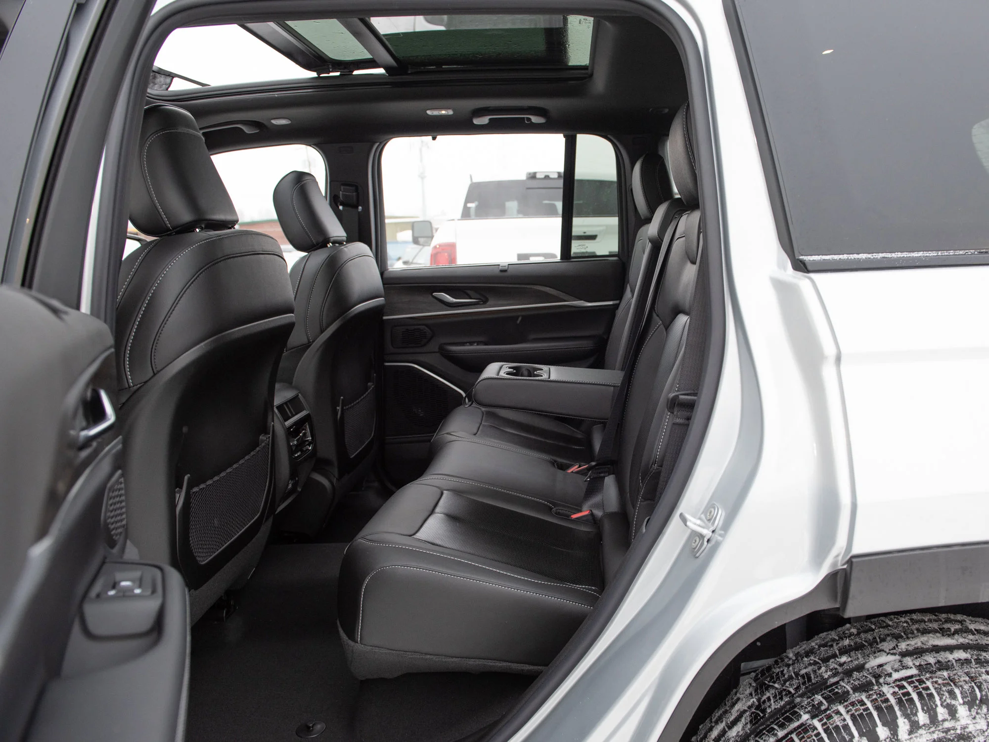 New 2025 Silver Jeep Limited* image 22
