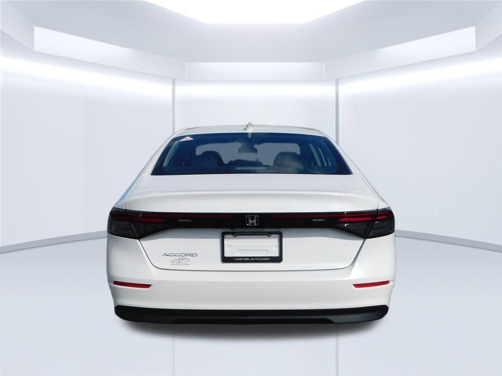 New 2026 Platinum White Pearl Honda LX image 4