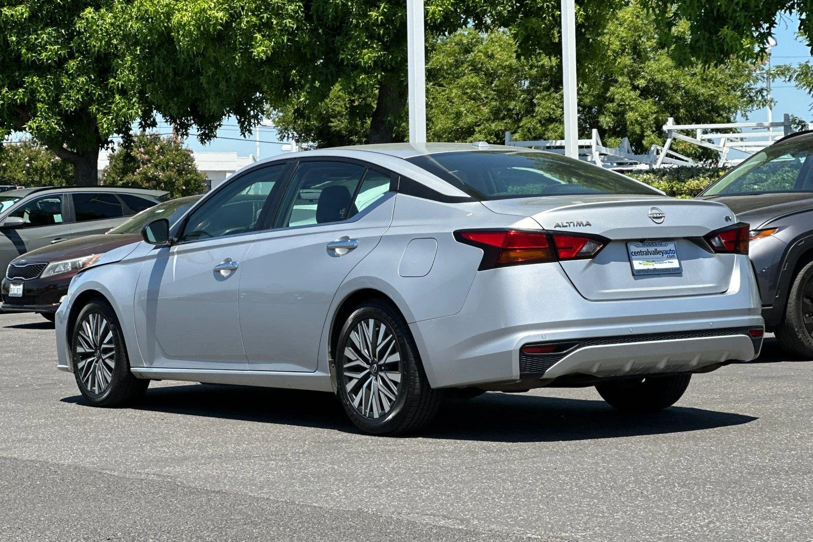 Used 2024 Brilliant Silver Metallic Nissan 2.5 SV image 6