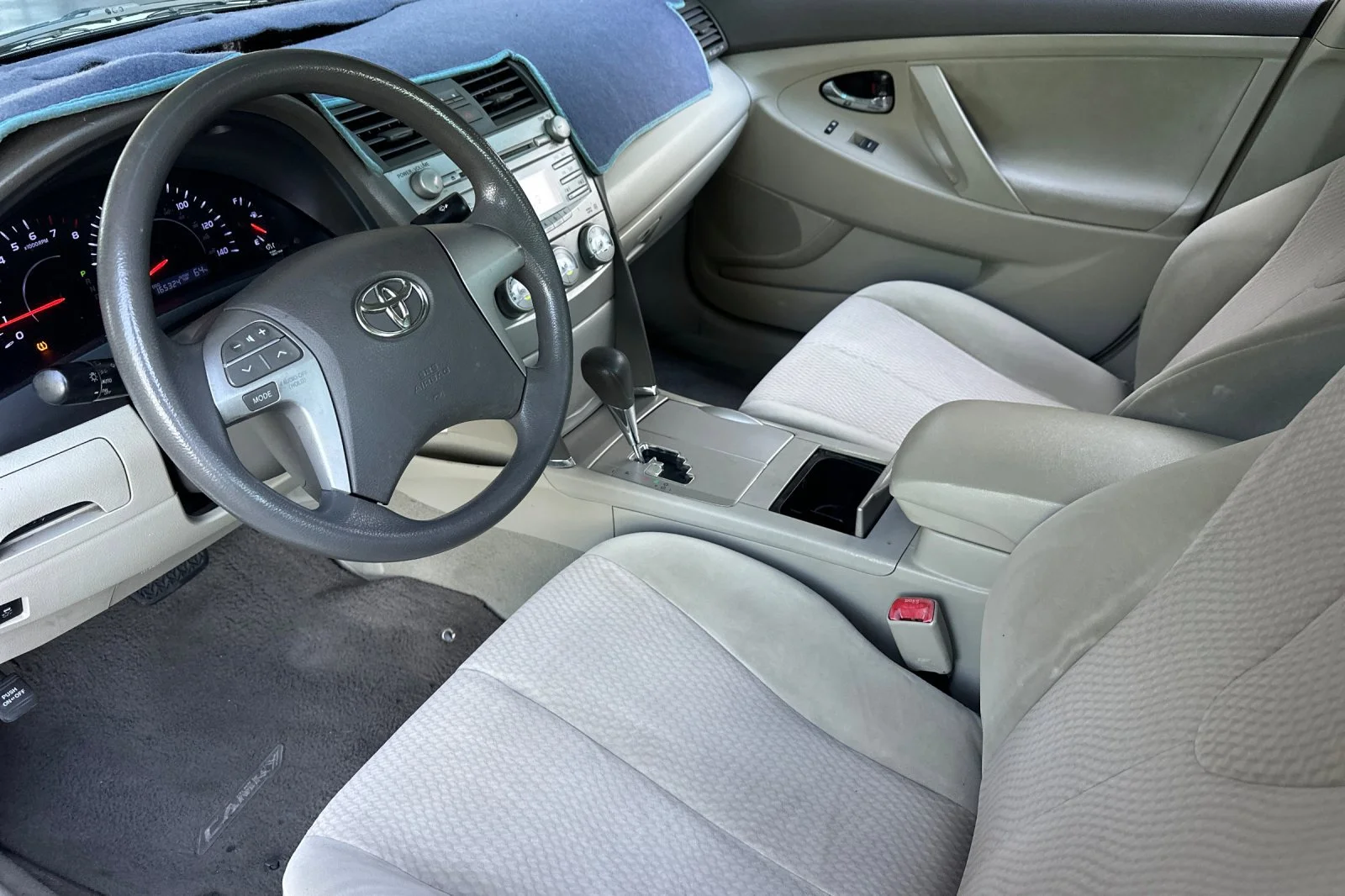 Used 2010 White Toyota  image 10