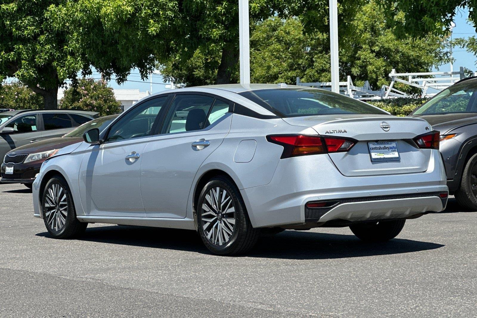 Used 2024 Brilliant Silver Metallic Nissan 2.5 SV image 6