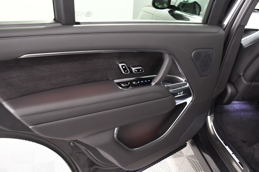 New 2026 Carpathian Gry Land Rover SE image 25