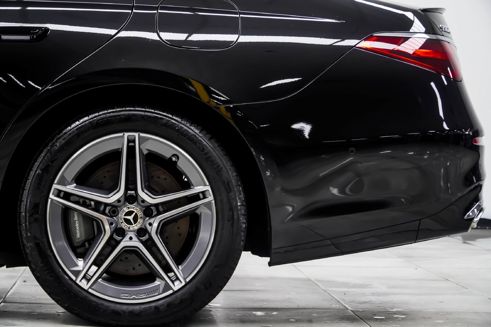 Used 2024 Black Mercedes-Benz S 580e image 13