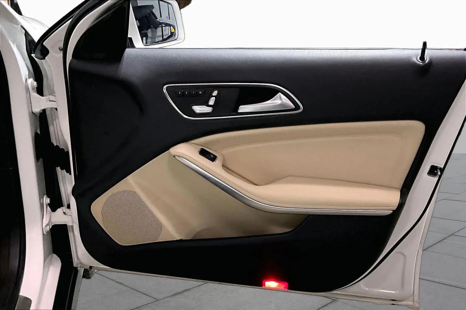Used 2019 Polar White Mercedes-Benz GLA 250 image 23
