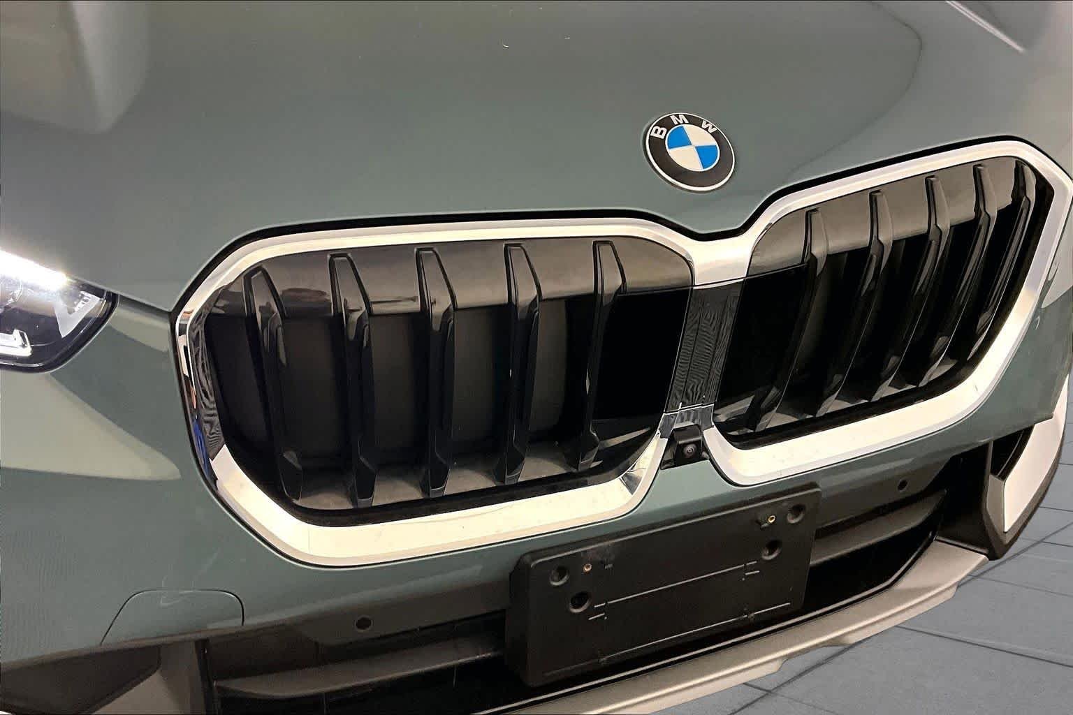 Used 2023 Cape York Green Metallic BMW xDrive28i image 32