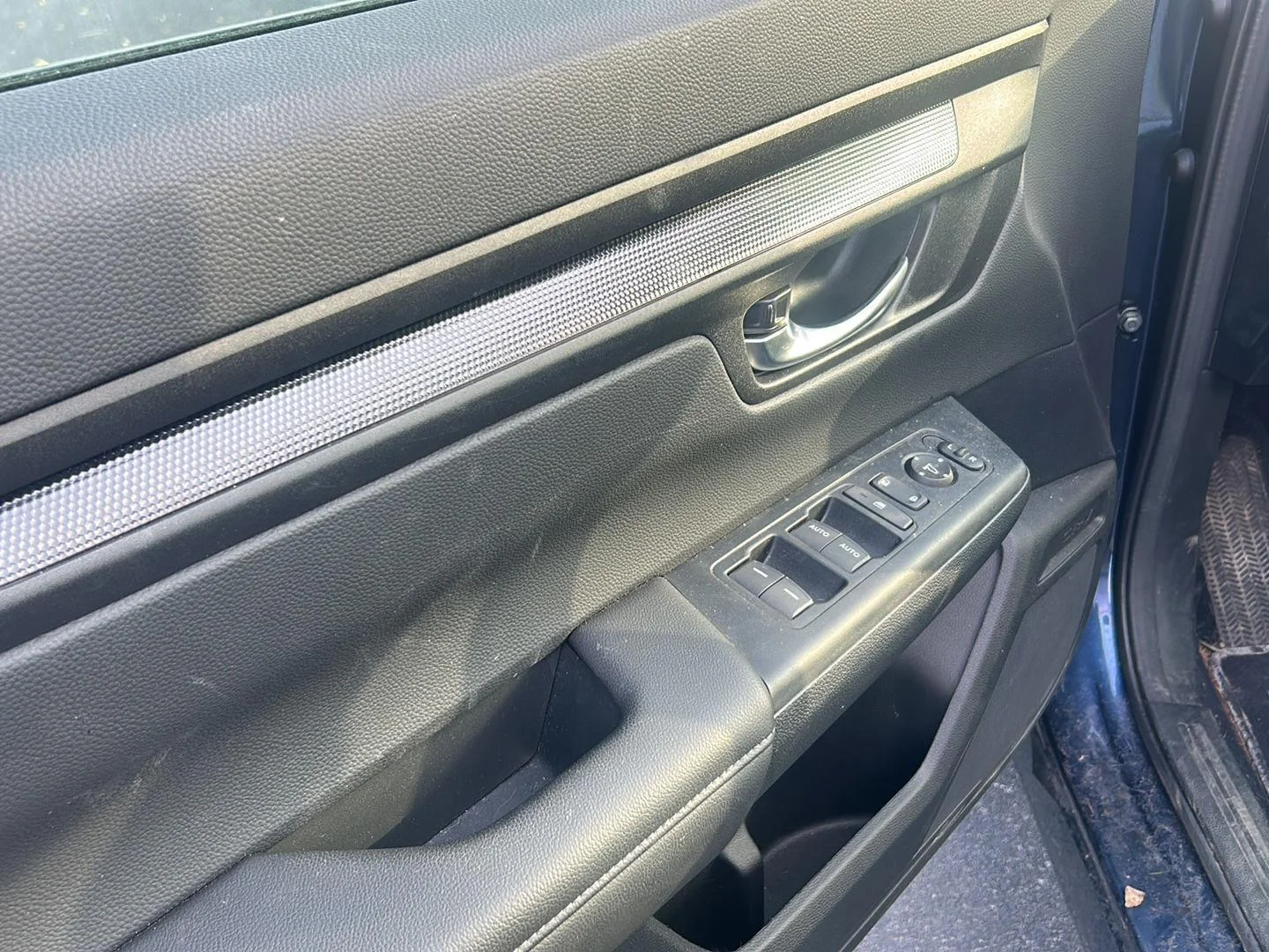Used 2025 Canyon River Blue Metallic Honda EX image 18