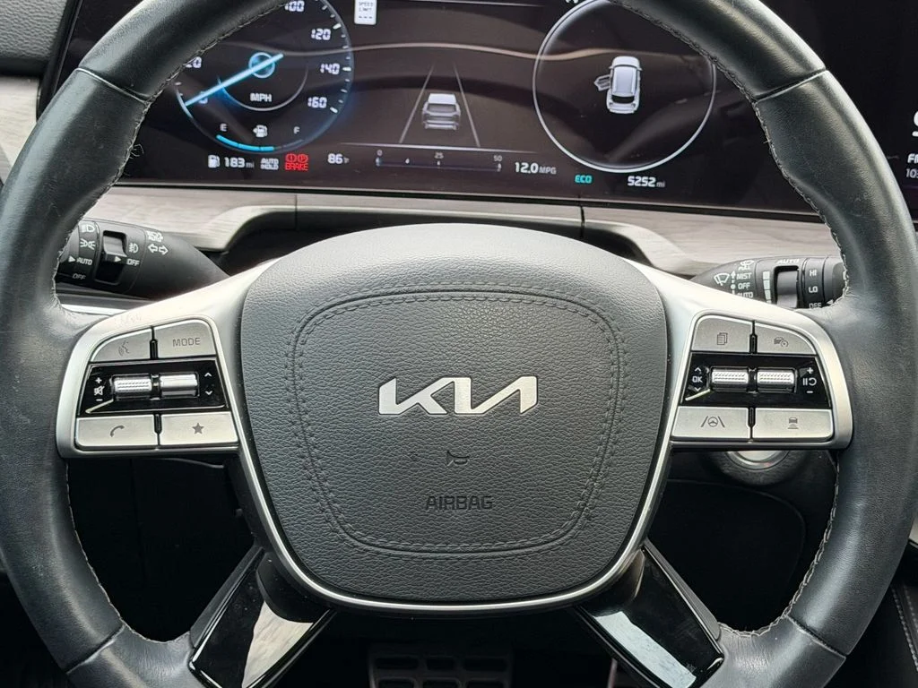 Used 2025 White Kia SX-Prestige X-Line image 13