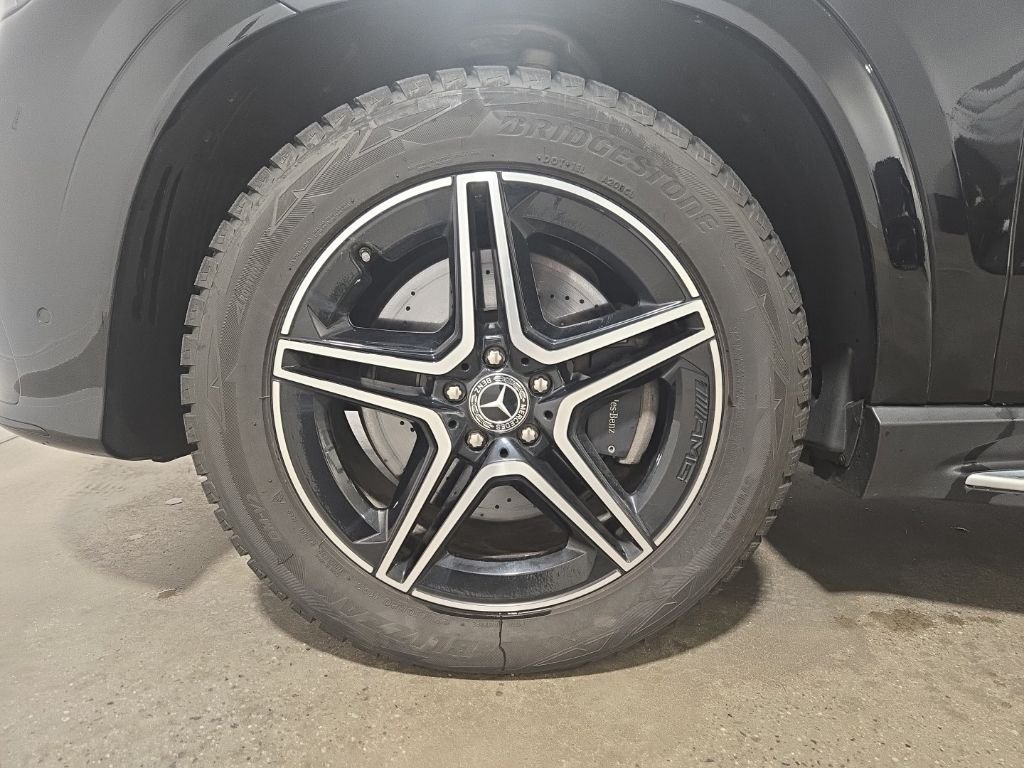 Used 2025 Obsidian Black Metallic Mercedes-Benz GLE 580 image 29