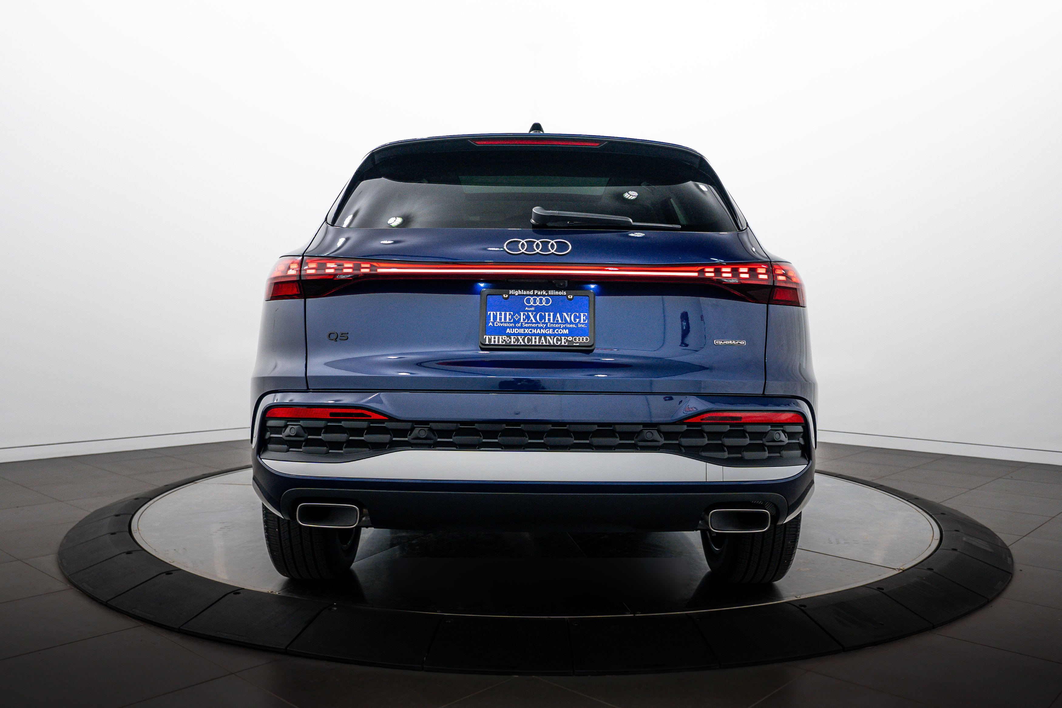 Used 2025 Navarra Blue Metallic Audi Premium Plus image 22
