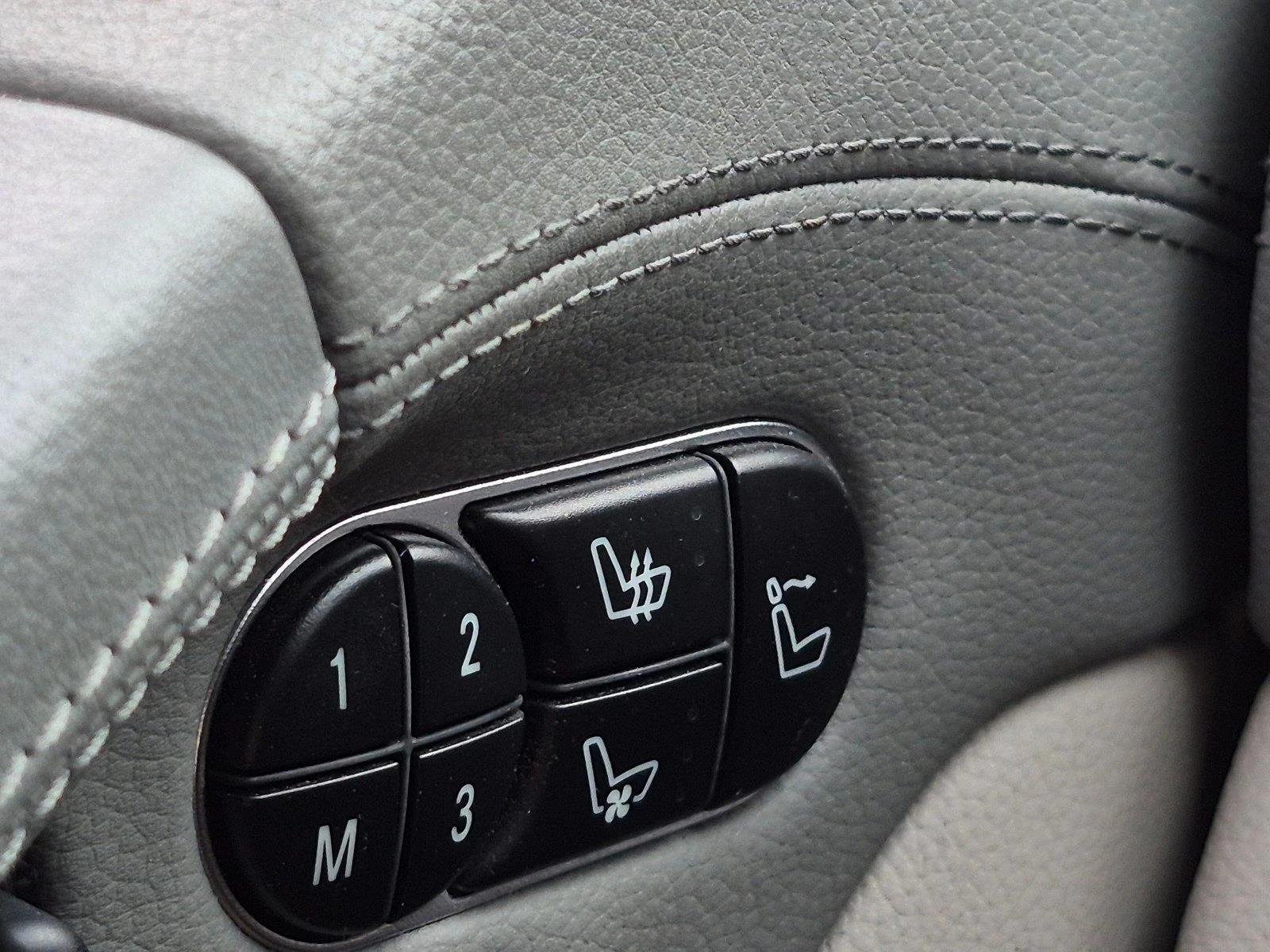 Used 2009 Capri Blue Metallic Mercedes-Benz V8 image 12