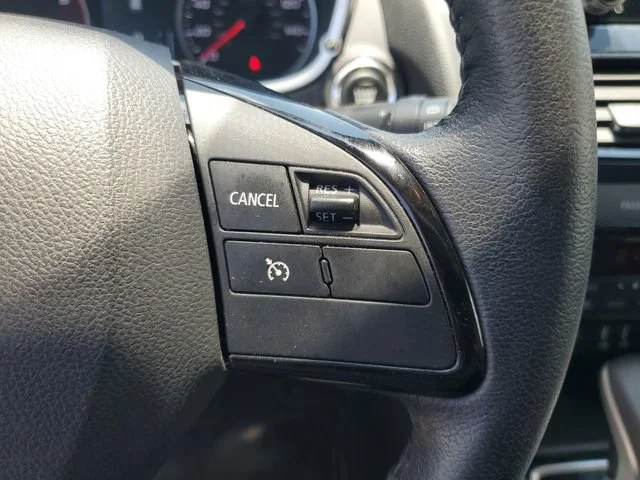 Used 2022 Blue Mitsubishi SE image 12