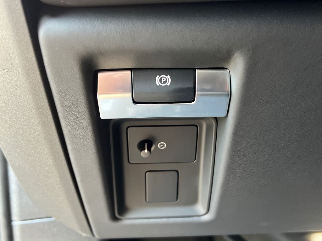 Used 2025 Brown Land Rover OCTA image 13