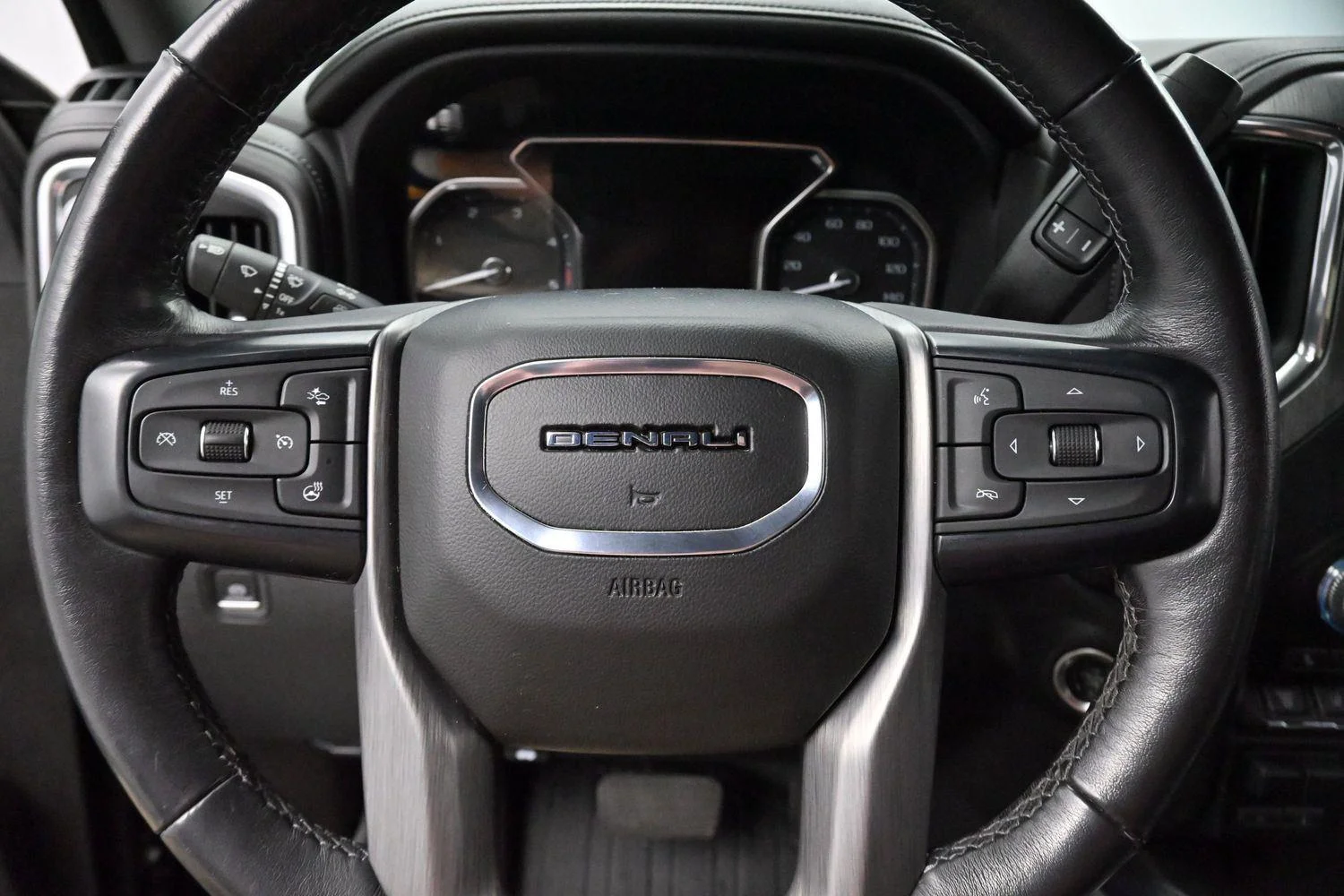 Used 2021 Onyx Black GMC Denali image 17