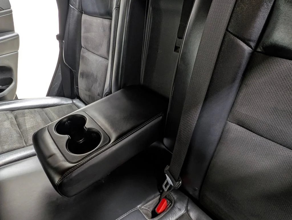 Used 2020 Diamond Black Crystal Pearlcoat Jeep Laredo image 12