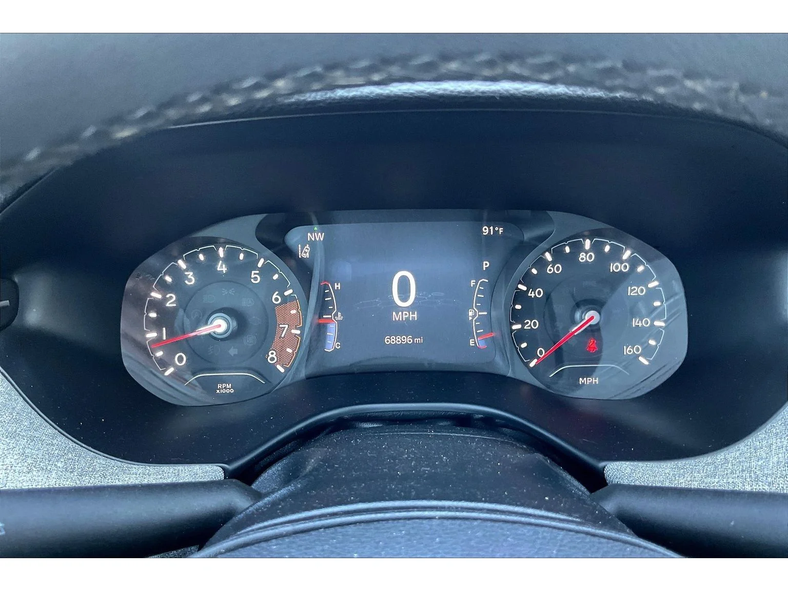 Used 2024 Silver Jeep Latitude image 13
