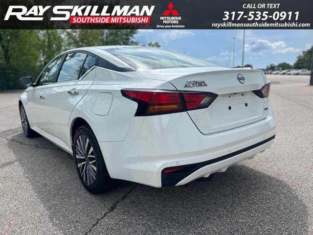 Used 2025 White Nissan 2.5 SV image 7