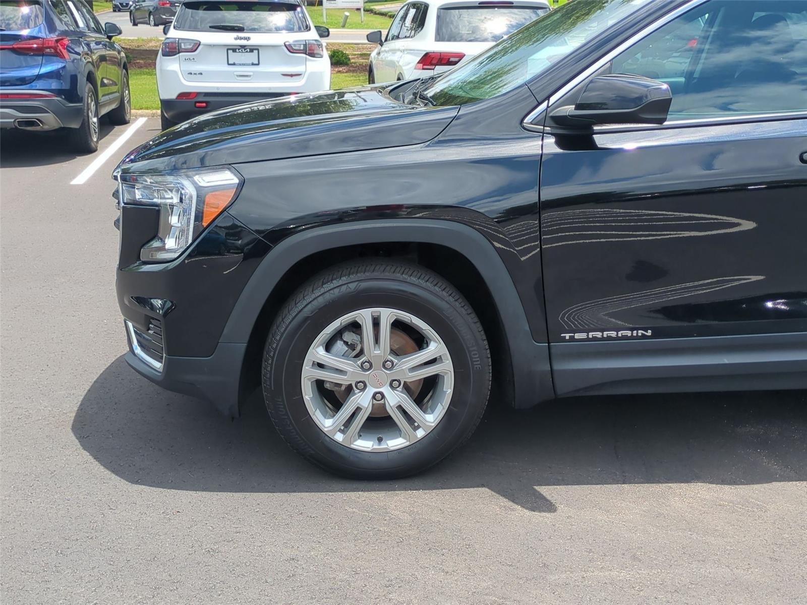 Used 2024 Ebony Twilight Metallic GMC SLE image 10
