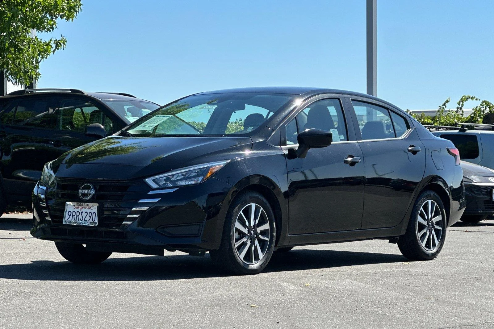 Used 2025 Super Black Nissan SV image 8