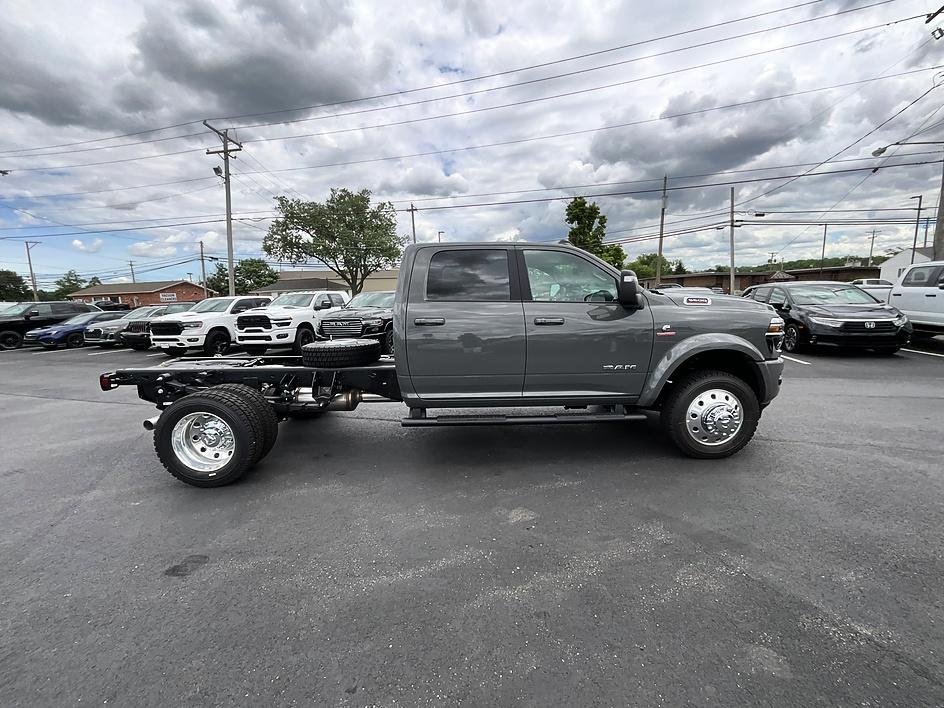 New 2026 Ceramic Gray Clear-Coat Exterior Paint RAM Laramie image 4