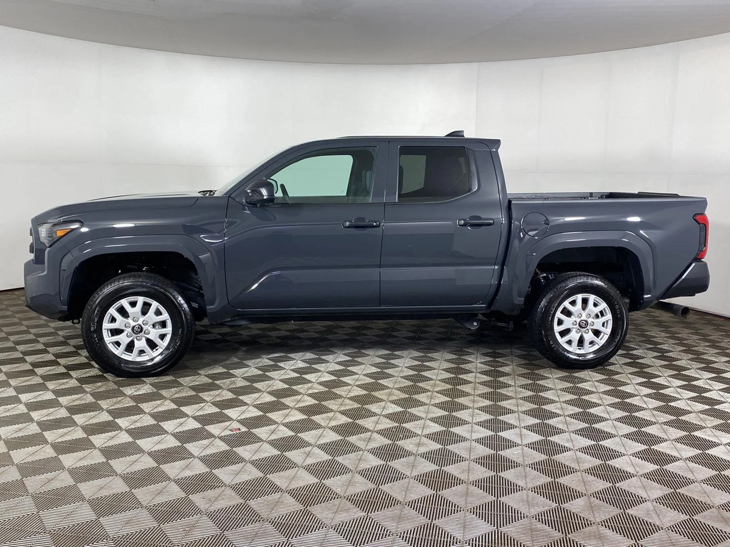 Used 2025 Underground Toyota SR image 6