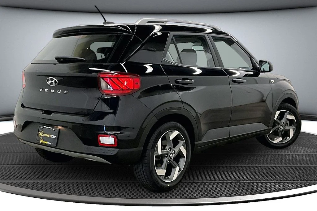 Certified Used 2023 Black Hyundai SEL image 6