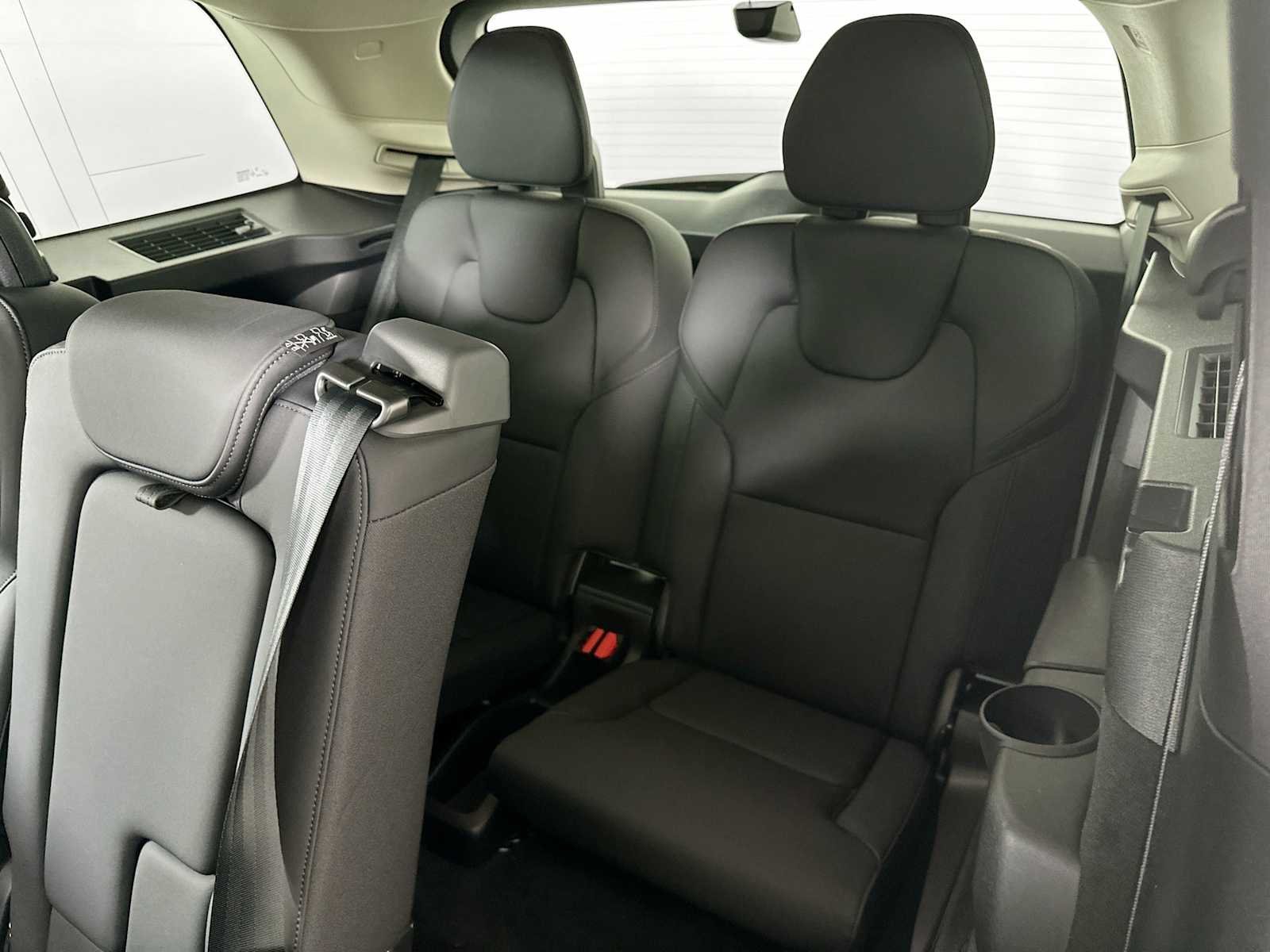 2025 Volvo XC90 Plus - Photo 26