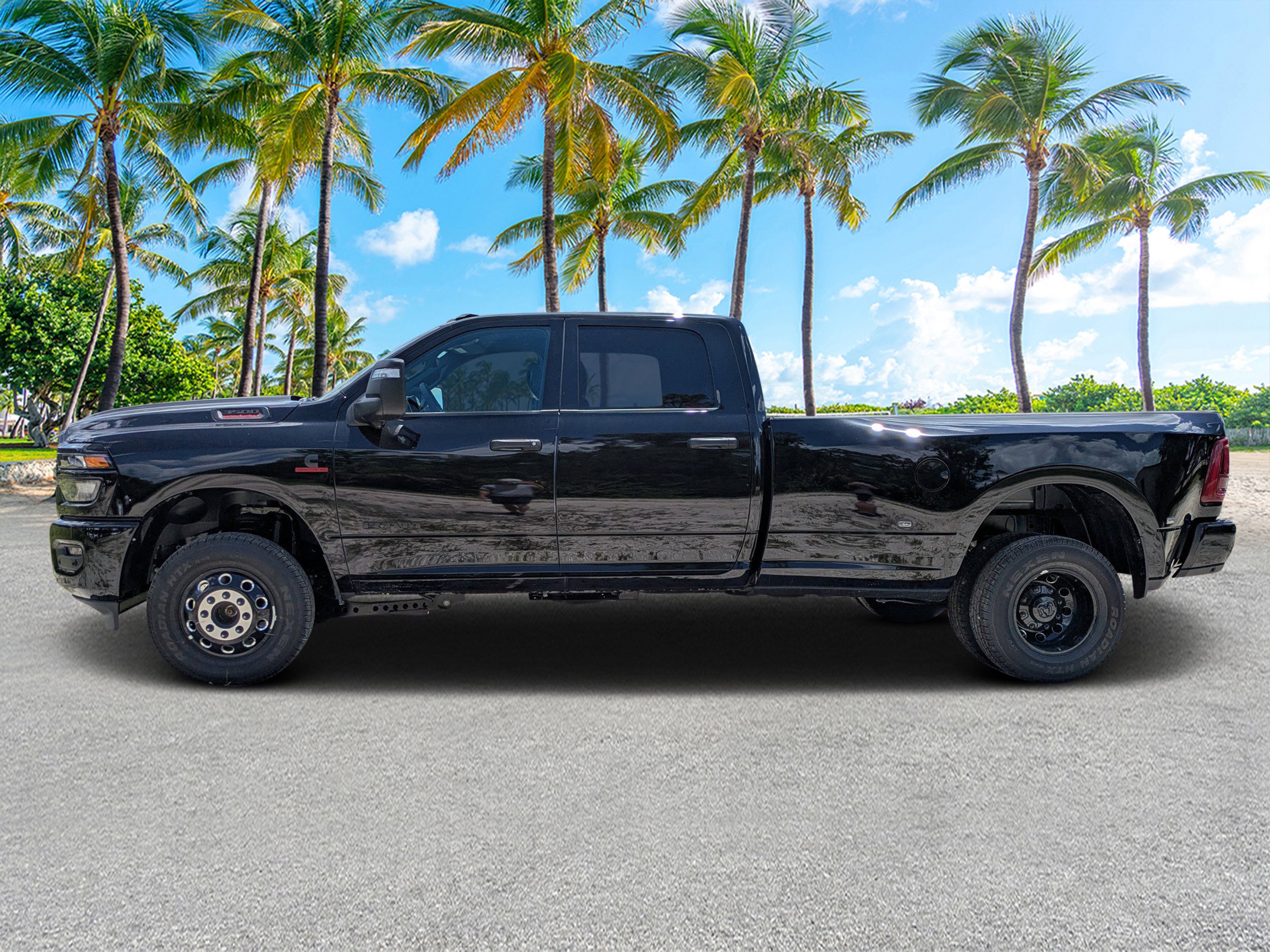 New 2026 Diamond Black Crystal Pearl-Coat Exterior Paint RAM Big Horn image 6