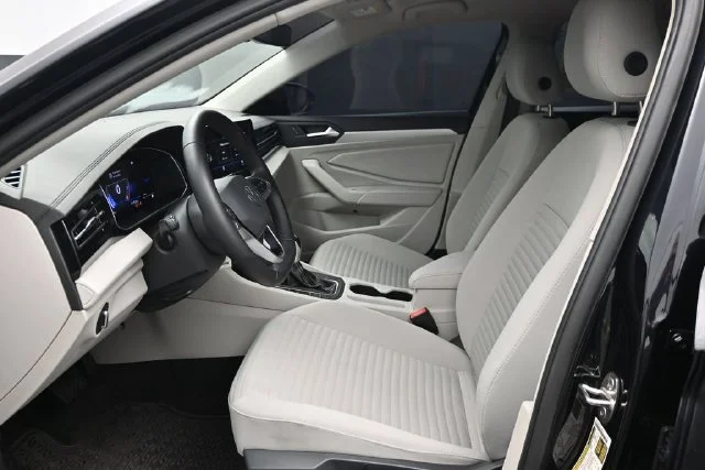 Used 2025 Black Volkswagen 1.5T S image 6