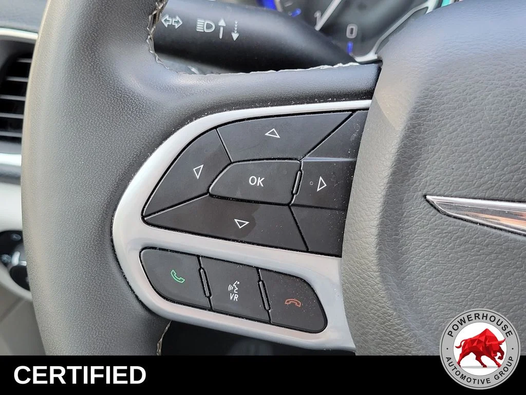 Used 2023 White Chrysler Limited image 31
