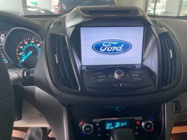 Used 2014 Gray Ford SE image 25