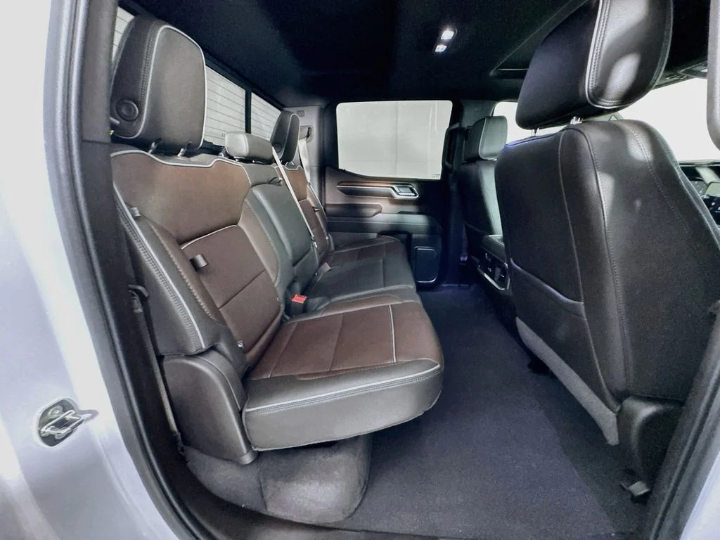 Used 2024 White GMC Denali image 34