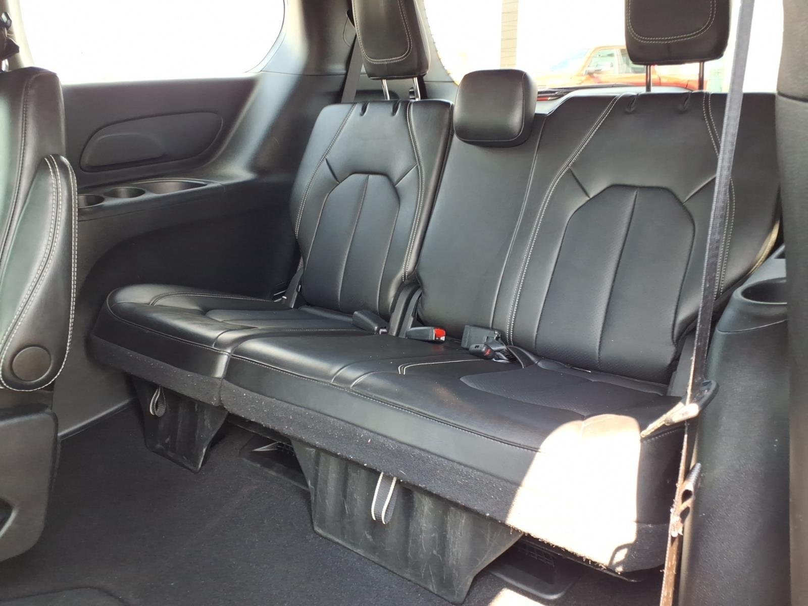 Used 2025 Red Hot Pearlcoat Chrysler Select image 19