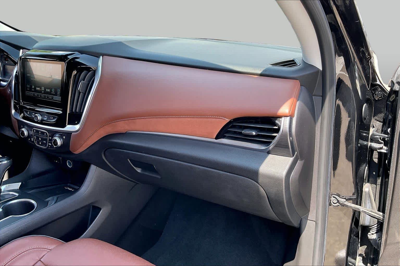 Used 2018 Mosaic Black Metallic Chevrolet High Country image 17
