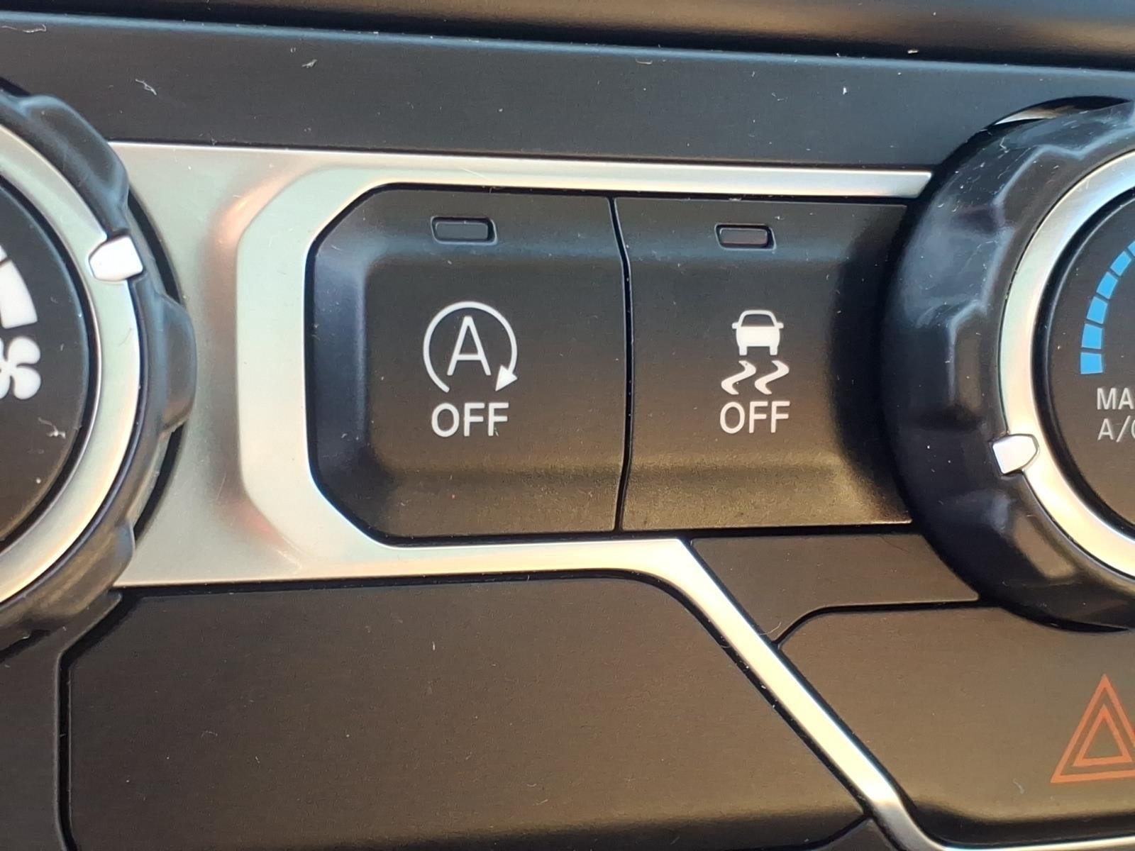 Used 2018 Bright White Clearcoat Jeep Sport S image 7