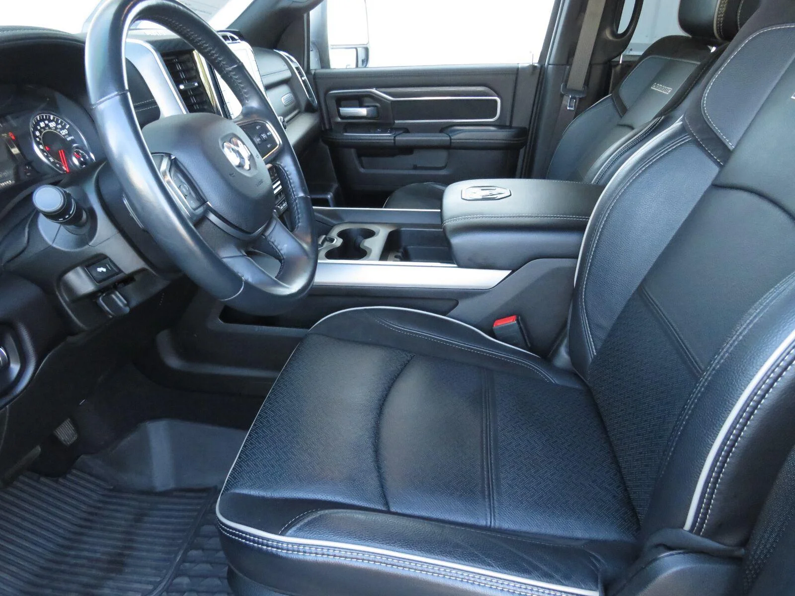 Used 2023 Diamond Black Crystal Pearlcoat Ram Laramie image 18